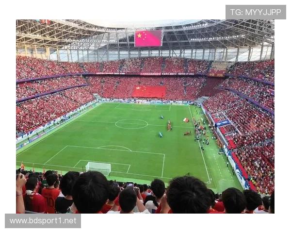 国足18强赛收官战落户重庆龙兴专业足球场激发球迷期待热情高涨